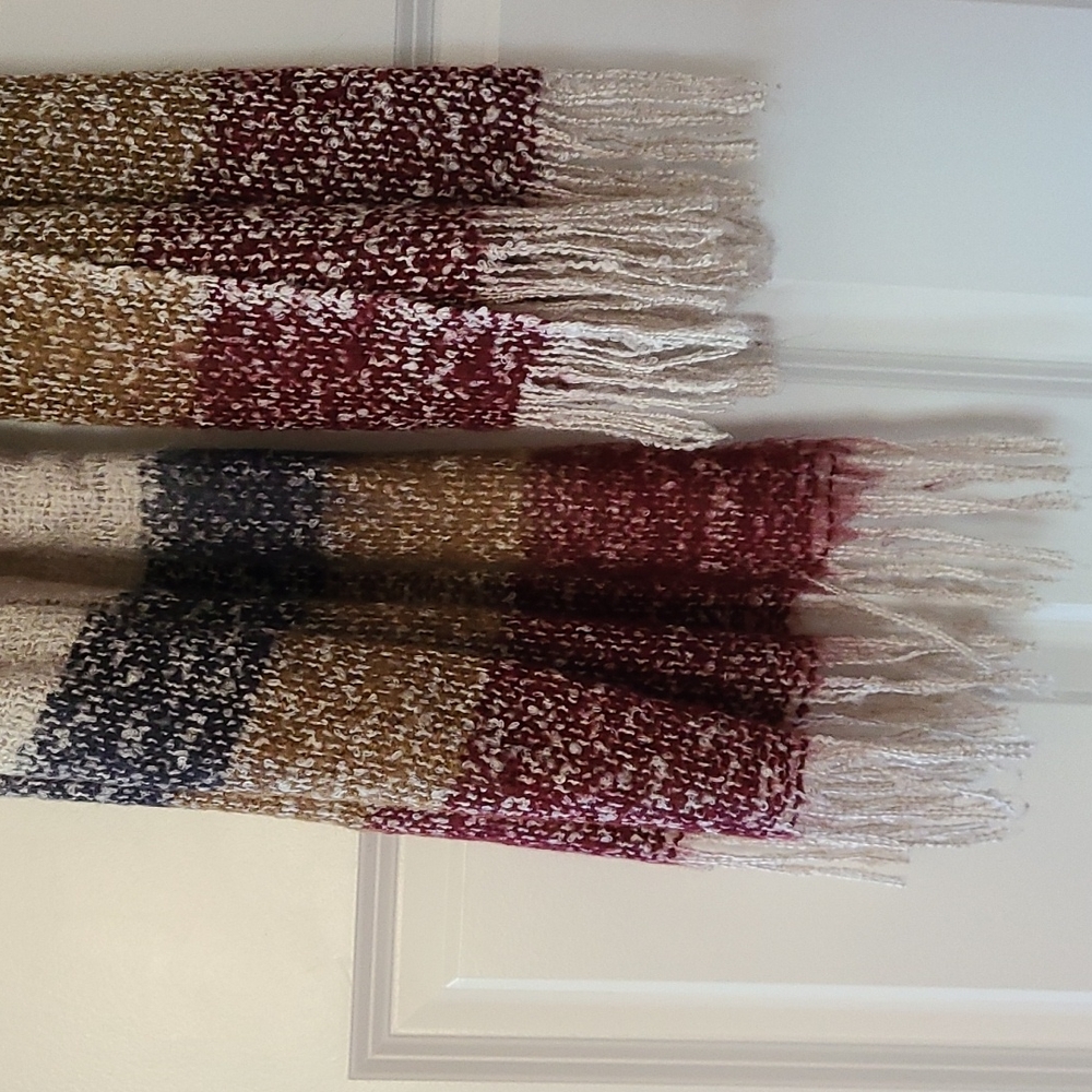 Striped Scarf with Fringe - Picture 3 of 4
